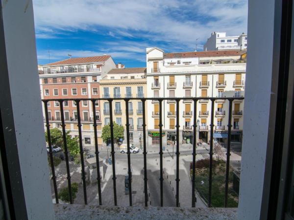 Petit Palace Plaza del Carmen : photo 3 de la chambre chambre quadruple avec balcon