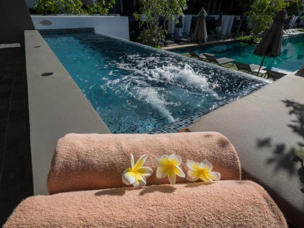 G Hua Hin Resort & Mall : photo 4 de la chambre suite avec jacuzzi et piscine