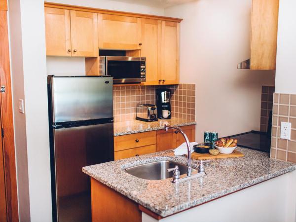 Pan Pacific Whistler Mountainside : photo 2 de la chambre suite studio - Étage bas