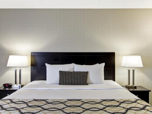 Radisson Hotel & Conference Centre West Edmonton : photo 2 de la chambre suite lit queen-size avec canapé-lit - non-fumeurs