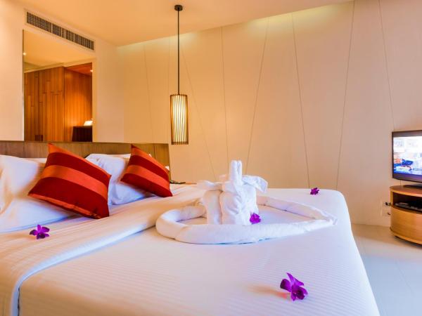 G Hua Hin Resort & Mall : photo 5 de la chambre hébergement deluxe avec piscine jacuzzi