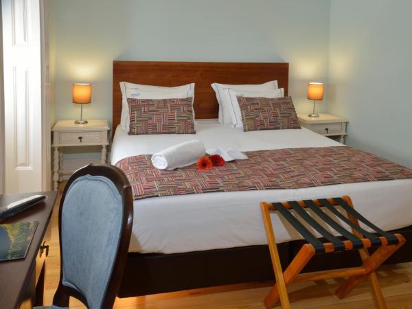 Dukes Corner Guest House : photo 6 de la chambre chambre double ou lits jumeaux - vue sur jardin