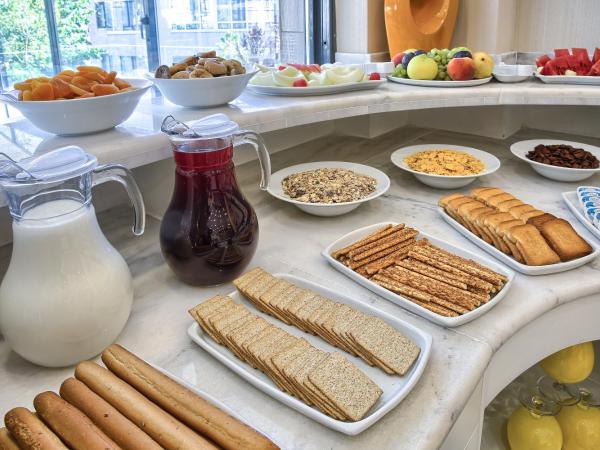 City Hotel Residence : photo 6 de la chambre chambre accessible aux personnes à mobilité réduite