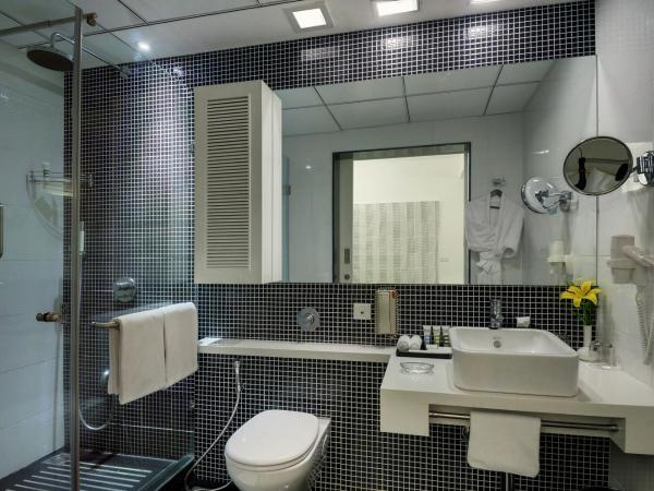 Grand Mercure Bangalore - An Accor Brand : photo 2 de la chambre two-bedroom suite with balcony and kitchenette  with 20% discount on food and soft beverages and 20% on spa