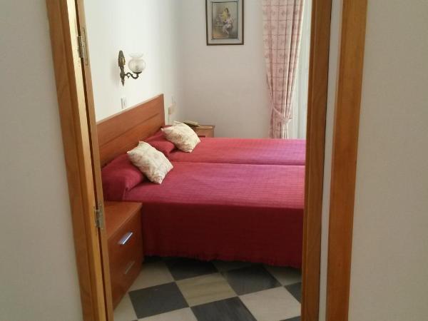 Hostal Centro Sol : photo 8 de la chambre chambre quadruple