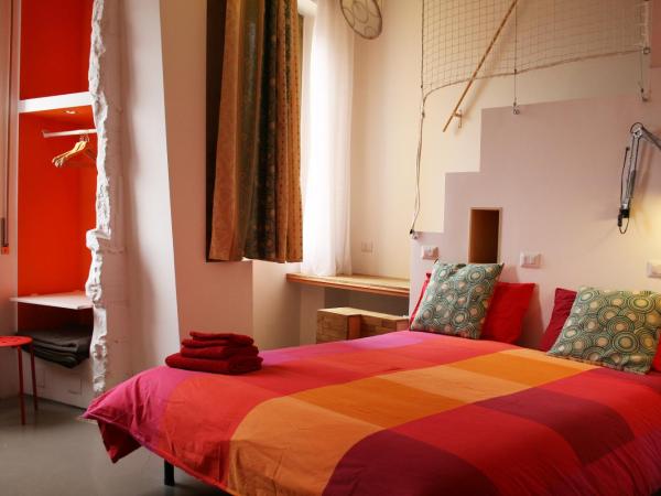 B&B Loft Padova : photo 4 de la chambre chambre quadruple avec salle de bains privative