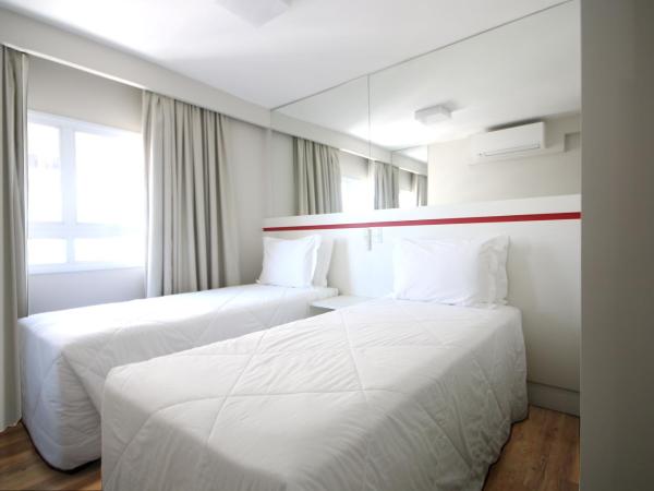 Ez Aclimação Hotel : photo 9 de la chambre appartement 2 chambres (1 lit queen-size et 2 lits simples)