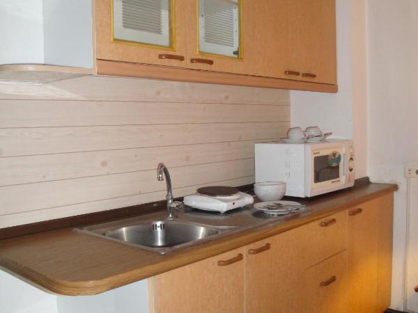 Interchange Tower Serviced Apartment - SHA Extra Plus : photo 2 de la chambre suite