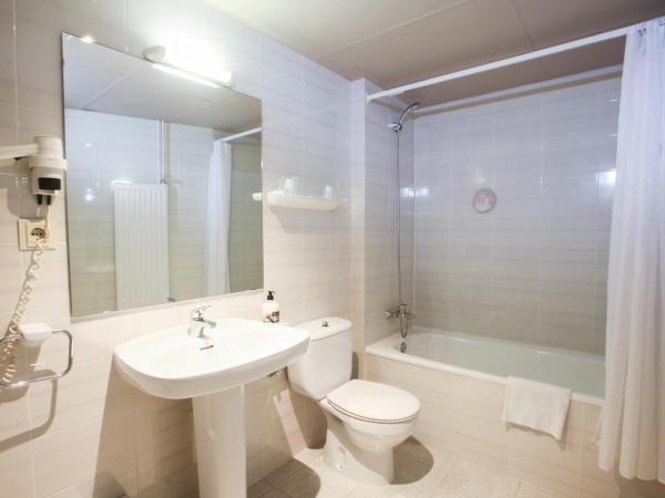 Insitu Eurotel Andorra : photo 4 de la chambre chambre double avec lit d'appoint