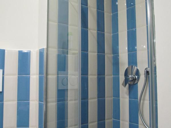 Al Porta Susa B&B : photo 3 de la chambre chambre double avec salle de bains privative extérieure