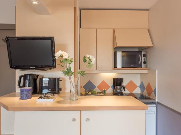 Résidence Pierre & Vacances La Promenade des Bains : photo 4 de la chambre studio avec alcôve (4 adultes)