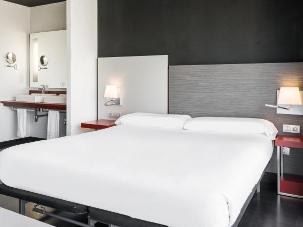 Ilunion Atrium : photo 3 de la chambre chambre familiale (2 adultes et 2 enfants)