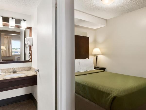 Thriftlodge Saskatoon : photo 3 de la chambre 1 queen bed and 1 double bed, studio suite, non-smoking