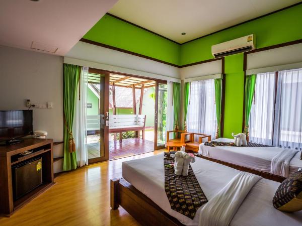Phi Phi Andaman Beach Resort-SHA Plus : photo 4 de la chambre bungalow de luxe avec lits jumeaux