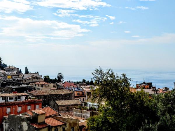 Tauromenion Guest House : photo 10 de la chambre studio - vue sur mer