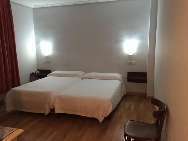 Hotel Madrid Río : photo 6 de la chambre chambre double ou lits jumeaux