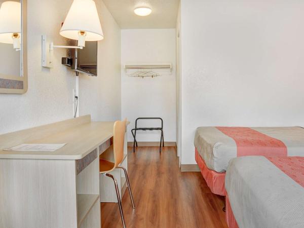 Motel 6-Portland, OR - Central : photo 5 de la chambre chambre quadruple