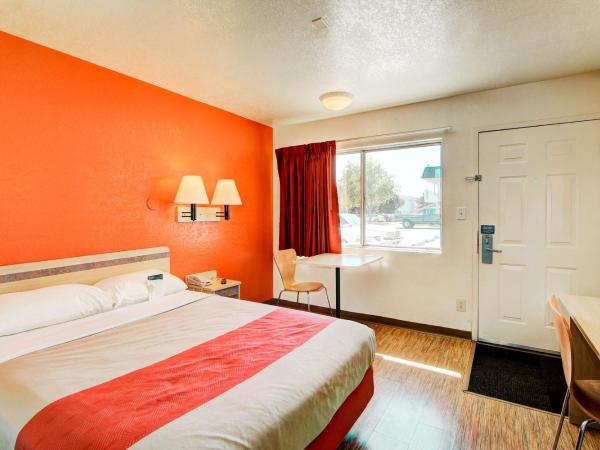 Motel 6-Denver, CO - Airport : photo 2 de la chambre chambre lit queen-size 