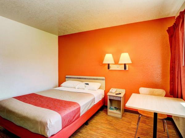 Motel 6-Denver, CO - Airport : photo 3 de la chambre chambre lit queen-size 