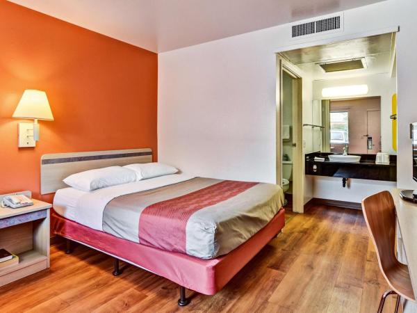 Motel 6-Pittsburgh, PA - Crafton : photo 6 de la chambre chambre lit queen-size