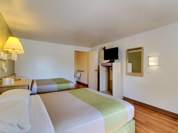 Rodeway Inn : photo 6 de la chambre chambre double avec 2 lits doubles - non-fumeurs