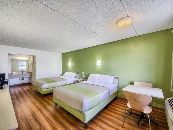 Motel 6-San Antonio, TX - Northwest Medical Center : photo 10 de la chambre chambre avec 2 grands lits queen-size