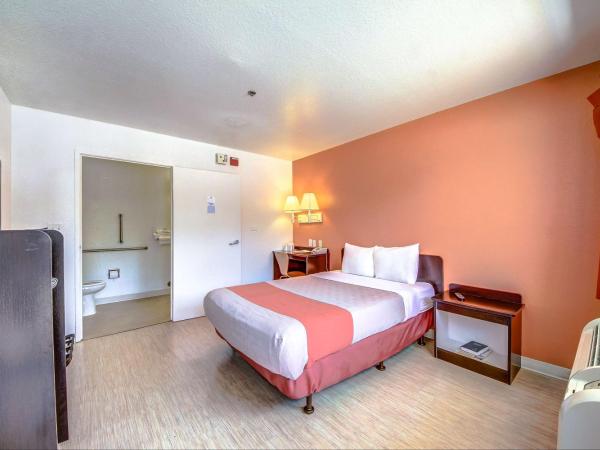 Motel 6 San Antonio, Tx Six Flags Fiesta TX - La Cantera Area : photo 2 de la chambre chambre lit queen-size - non-fumeurs