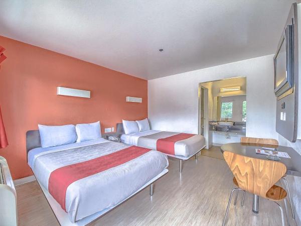 Motel 6 San Antonio, Tx Six Flags Fiesta TX - La Cantera Area : photo 1 de la chambre chambre quadruple - non-fumeurs