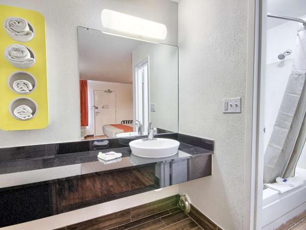 Motel 6-Columbus, OH - West : photo 9 de la chambre chambre lit king-size - non-fumeurs