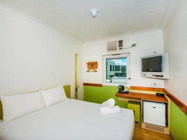 ibis Budget Brisbane Airport : photo 3 de la chambre chambre standard lit queen-size