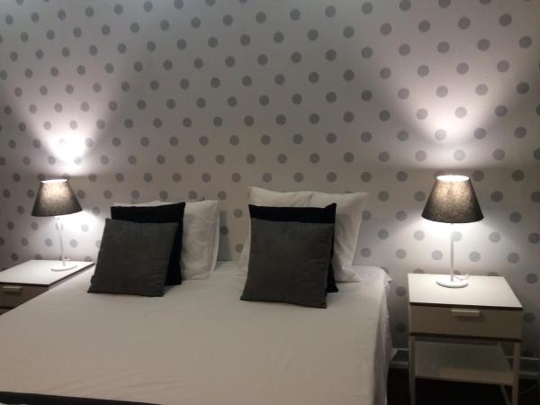 4U Lisbon IV Guesthouse Airport : photo 3 de la chambre chambre double deluxe avec balcon
