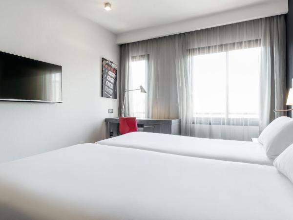 Ilunion Suites Madrid : photo 4 de la chambre chambre double ou lits jumeaux standard