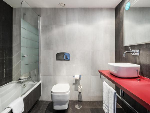 Ilunion Suites Madrid : photo 7 de la chambre chambre double ou lits jumeaux standard