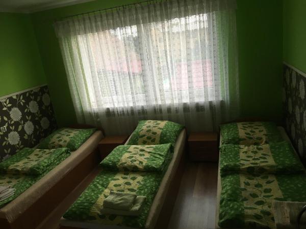 Pod Kasztanem : photo 1 de la chambre chambre triple avec salle de bains privative