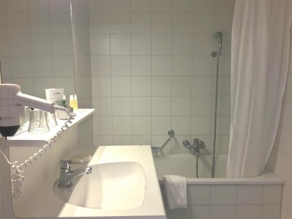 Hôtel de la Forêt : photo 4 de la chambre chambre double ou lits jumeaux avec balcon