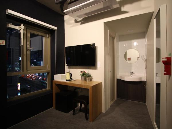 Nabi Hostel : photo 4 de la chambre chambre lits jumeaux