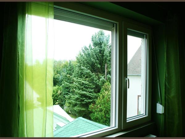 White & Quiet Apartment House : photo 4 de la chambre chambre lit king-size avec balcon