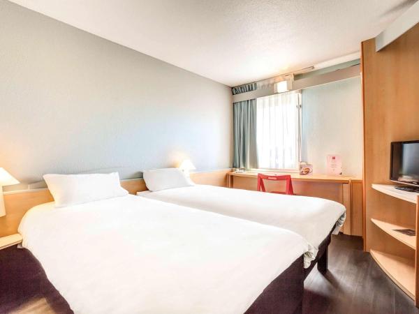 Ibis Agen Centre Gare : photo 4 de la chambre chambre standard avec 1 lit double et 1 lit simple