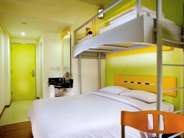 Ibis Budget Jakarta Cikini : photo 6 de la chambre chambre avec lit queen-size et lit superposé