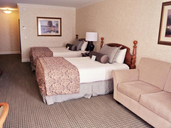 Cow Hollow Inn and Suites : photo 2 de la chambre chambre avec 2 grands lits queen-size 