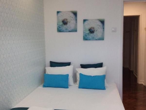 4U Lisbon IV Guesthouse Airport : photo 1 de la chambre chambre double avec balcon