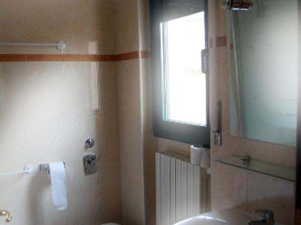 Euro Inn B&B : photo 2 de la chambre chambre double ou lits jumeaux