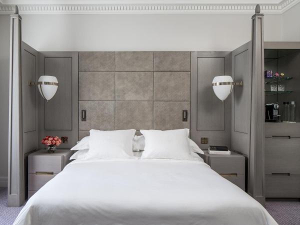 Four Seasons Hotel London at Ten Trinity Square : photo 4 de la chambre chambre suprieure avec lit king-size