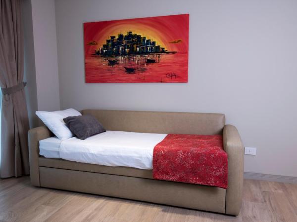 ARC Arenales Studios & Suites : photo 3 de la chambre suite triple