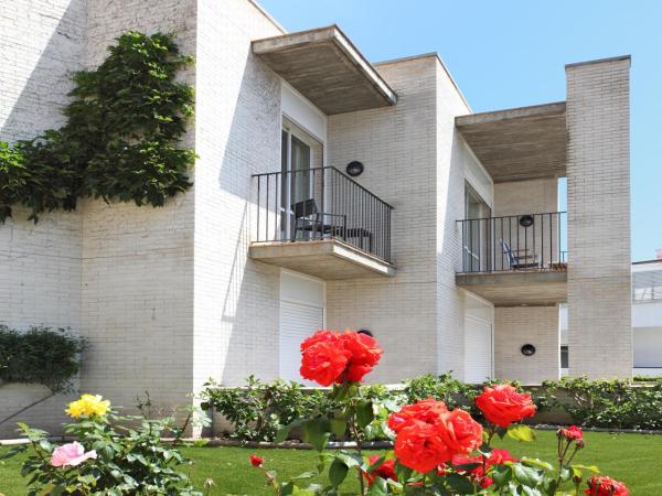 Gran Hotel Reymar 4 Sup : photo 6 de la chambre suite familiale (2 adultes + 2 enfants) - vue sur jardin
