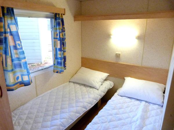 Camping Media Mobile Homes in Brioni Sunny Camping : photo 10 de la chambre mobile home 2 chambres avec terrasse