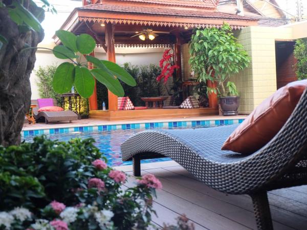 Villa Sirilanna Hotel : photo 5 de la chambre chambre lit king-size - vue sur piscine