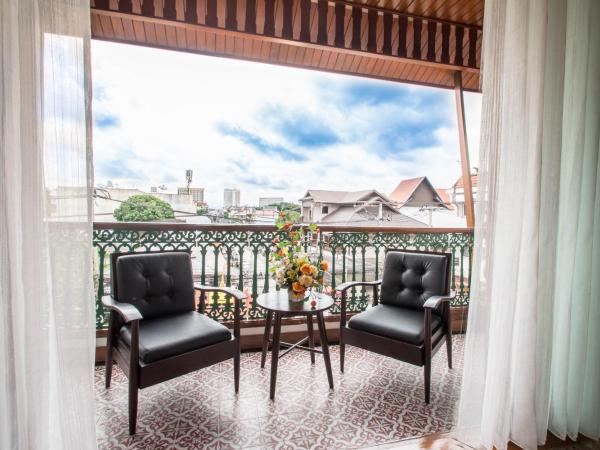 Villa Sirilanna Hotel : photo 6 de la chambre suite junior lit king-size lanna avec baignoire spa