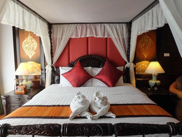 Villa Sirilanna Hotel : photo 1 de la chambre suite junior lit king-size lanna avec baignoire spa