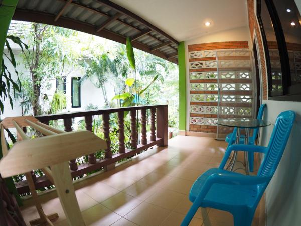 Wandee Bed & Breakfast : photo 8 de la chambre bungalow - vue sur jardin